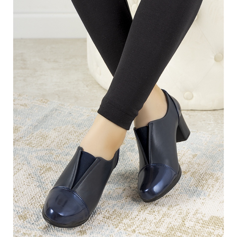 Zapatos azul marino en el puesto de Villareal 2