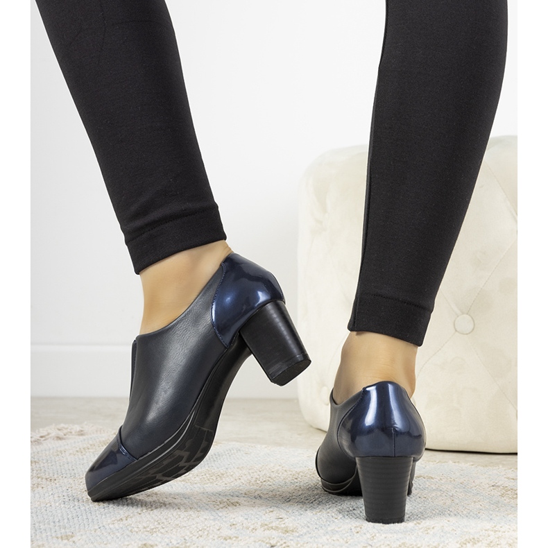 Zapatos azul marino en el puesto de Villareal 1