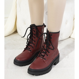 Botas aisladas sobre suela gruesa Dena marrón 1