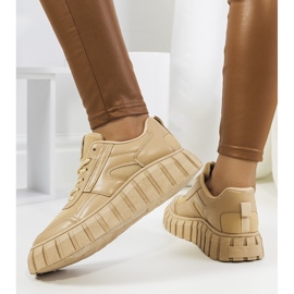 Deportivas beige con suela alta de Morico 2