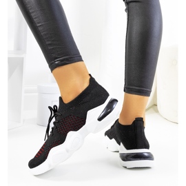Deportivas negras y rojas de Daniela. negro 2