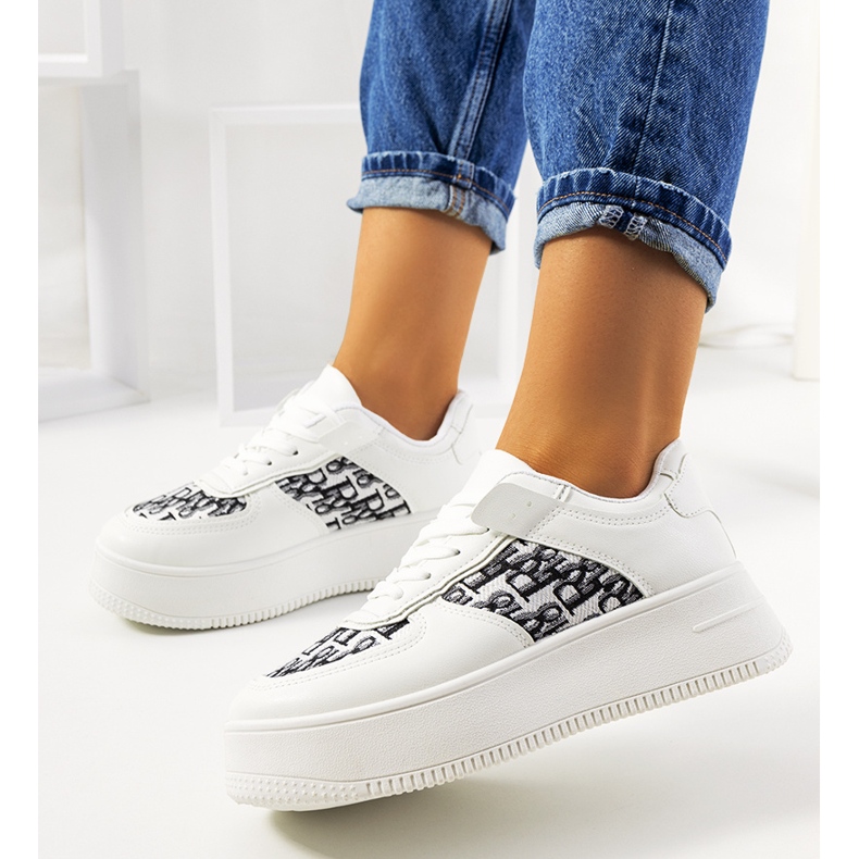 Zapatillas blancas en la plataforma de Worden blanco 1