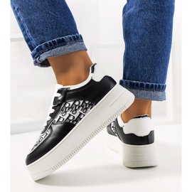 Zapatillas negras en la plataforma de Worden blanco negro 2