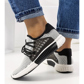 Deportivas en blanco y negro de Coles 2