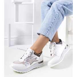 Deportivas blancas metalizadas de Torres blanco 1