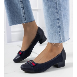 Zapatos de salón calados azul marino Seema 1