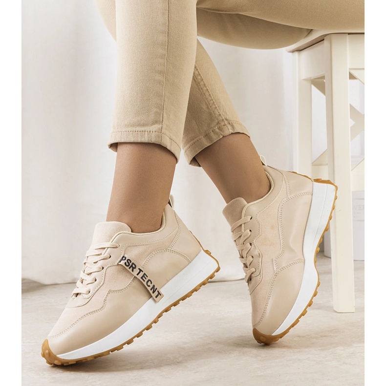 Deportivas beige con cadena Samina 1