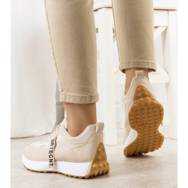 Deportivas beige con cadena Samina 2