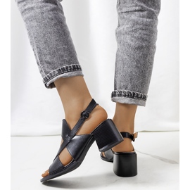 Sandalias negras de piel en el poste de Destina negro 2