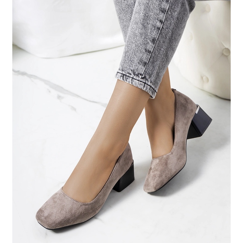 Bombas grises en el puesto de Bloor 1