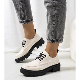 Zapatos brogue beige con suela de tractor Noralie 1 Zapatos brogue beige con suela de tractor Noralie 1