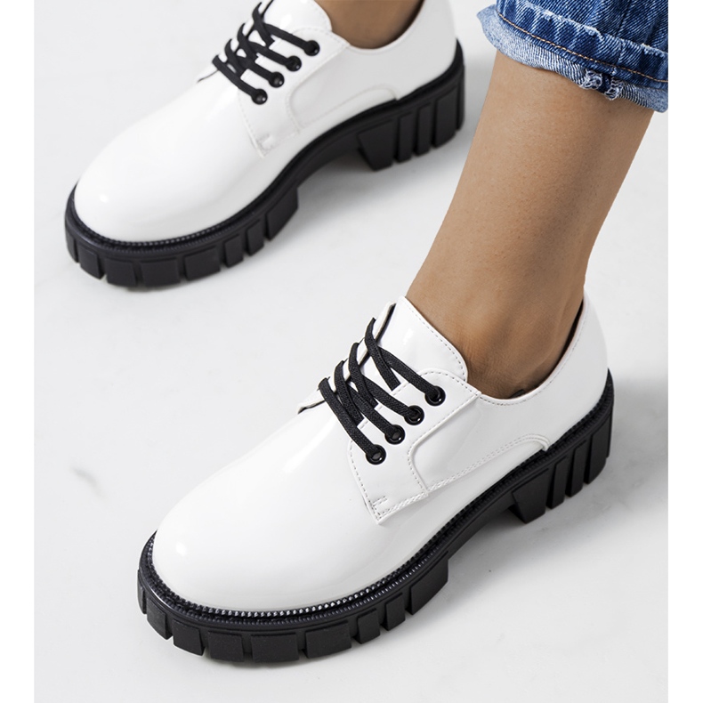 Zapatos lacados en blanco de Eileen 1