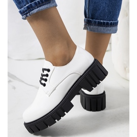 Zapatos lacados en blanco de Eileen 2