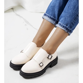 Zapatos Valks beige barnizados 1