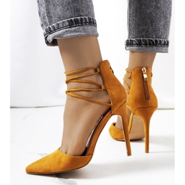Tacones de cuero marrón con correa Glover 2