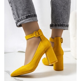 Bombas de mostaza en el puesto de Geerke amarillo 2