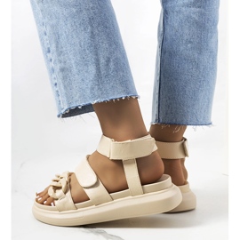 Sandalias beige en la plataforma Zepps 1
