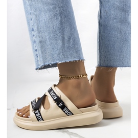BM Zapatillas beige en la plataforma Kogil 1