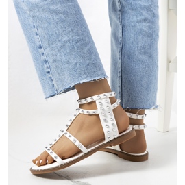 Sandalias blancas con tachuelas Kabor blanco 1