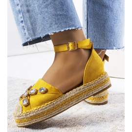 Alpargatas amarillas con circonita Taimi amarillo 2