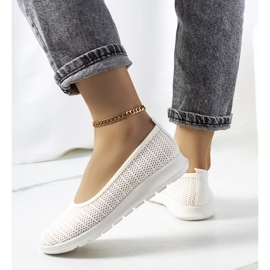 Deportivas Ilse beige caladas crudo 1