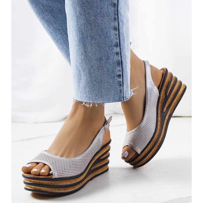 Alpargatas beige sobre cuña Alton plata 1