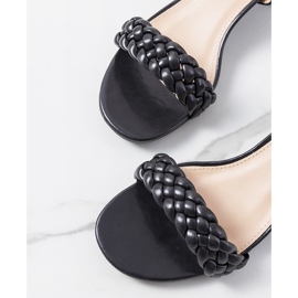 Sandalias negras en el puesto de Margo negro 1