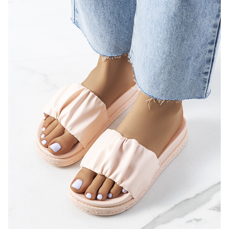 Zapatillas rosas en la plataforma Baldwin rosado 1