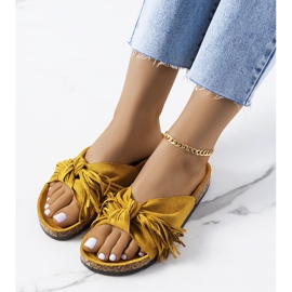 Pantuflas amarillas con flecos Laderies amarillo 1