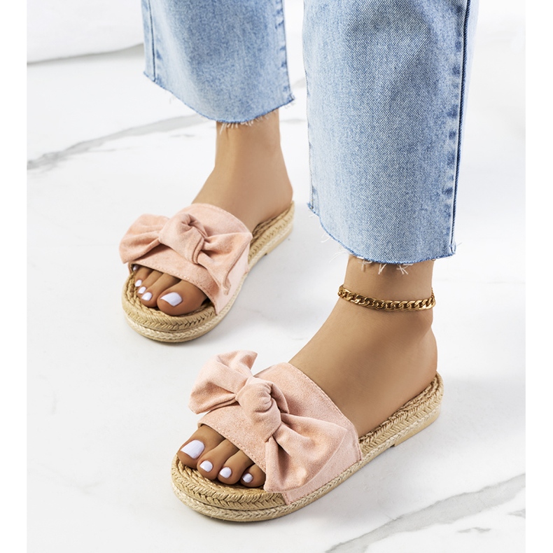 Pantuflas rosas con lazo de Madelen 1