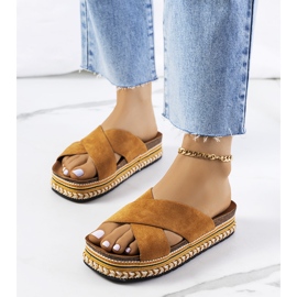 Zapatillas marrones en la plataforma Muncho marrón 1