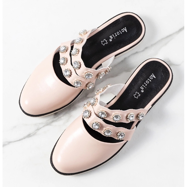 Chanclas rosas decoradas con tachuelas Asselt 1