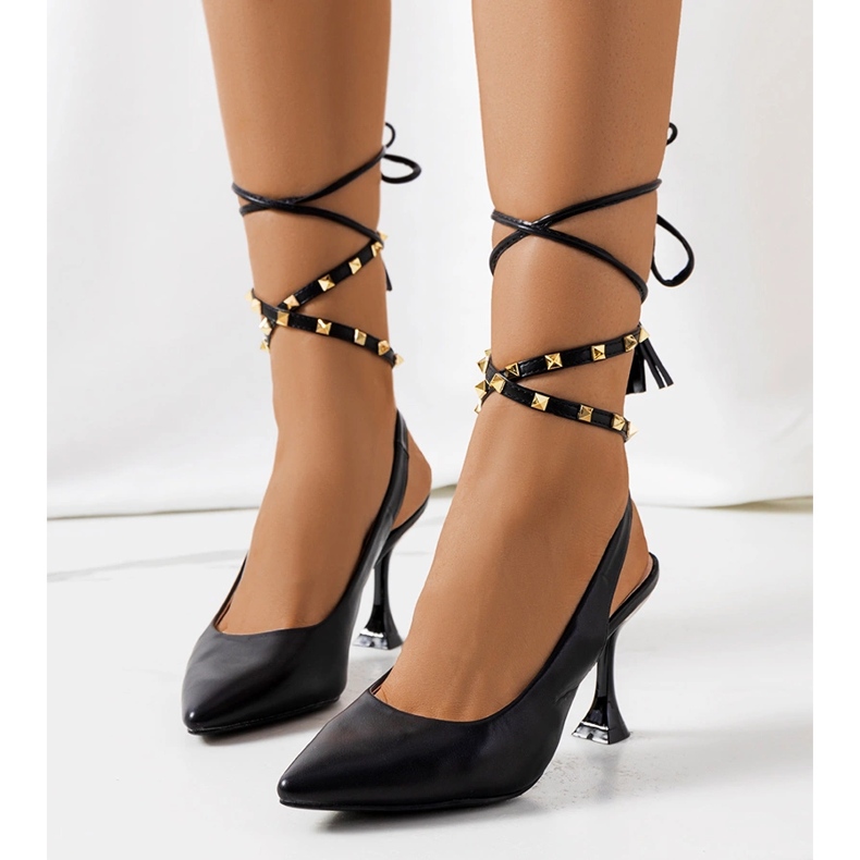 Zapatos de salón negros con cordones de Nudar 1