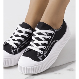 Zapatillas negras en la plataforma Chovka. negro 2