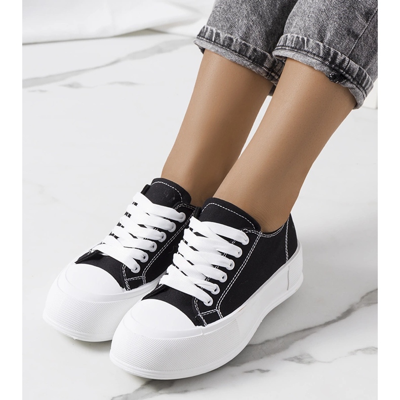Zapatillas negras en la plataforma Louisal negro 1