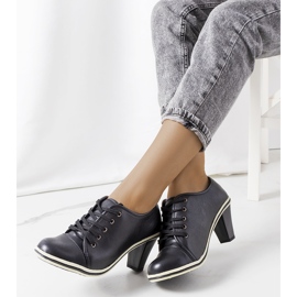 BM Zapatos negros en el puesto de Filra 2