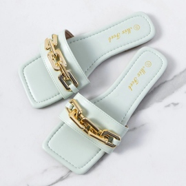 Babuchas elegantes verdes con cadena Cherell 2