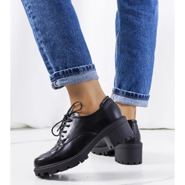 Zapatos de tacón negros de Landra. 2