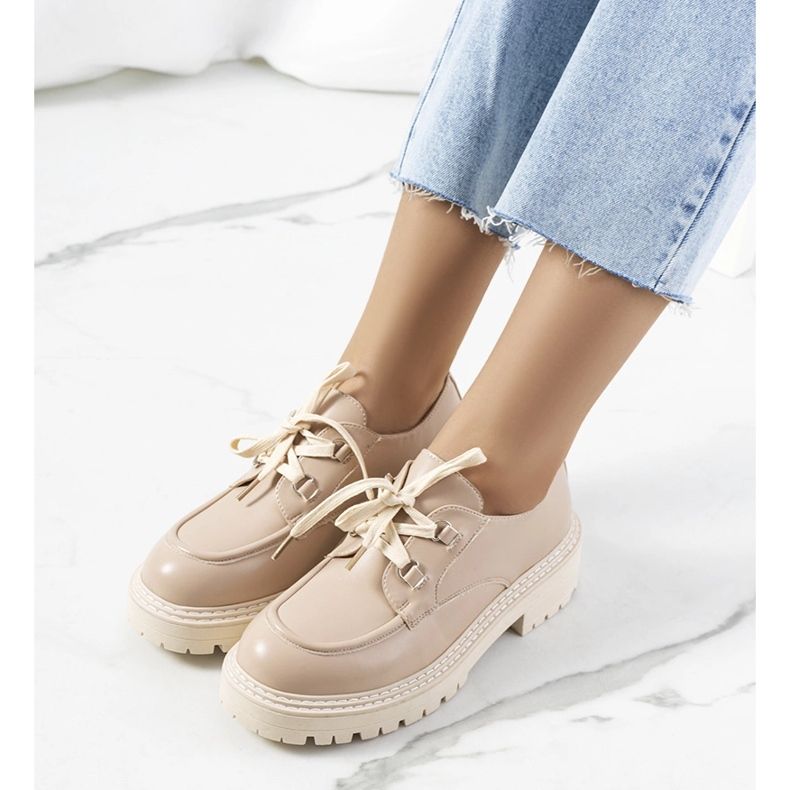 Zapatos labor beige para mujer 1 Zapatos labor beige para mujer 1