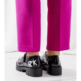 Zapatos con lentes negros 3