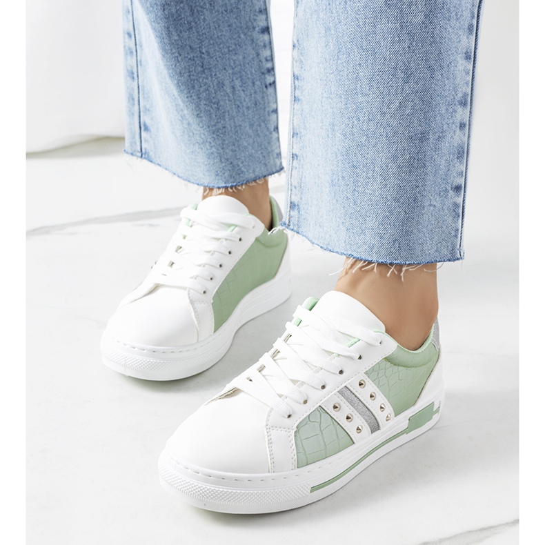 Deportivas verdes con tachuelas Luus blanco 1 Deportivas verdes con tachuelas Luus blanco 1