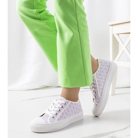 Zapatillas Chelms blancas y moradas blanco 1