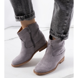 Botas grises en un tacón de cuña Hunjet para interiores 2 Botas grises en un tacón de cuña Hunjet para interiores 2