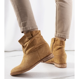 Botas de color beige oscuro en un tacón de cuña Hunjet interior 1