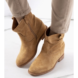 Botas de color beige oscuro en un tacón de cuña Hunjet interior 2