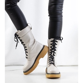 Botas beige de Redel 2