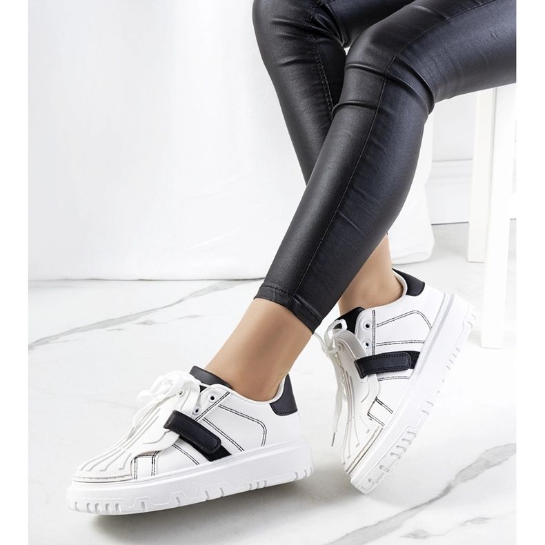 Zapatillas blancas con velcro de Pates blanco 1 Zapatillas blancas con velcro de Pates blanco 1