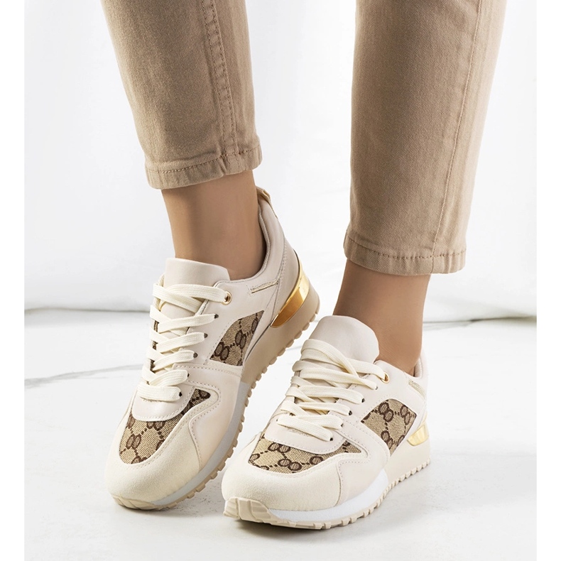 Zapatillas beige de Malrton 1