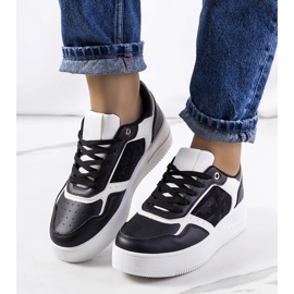 Zapatillas negras en la plataforma de Coronel negro 1 Zapatillas negras en la plataforma de Coronel negro 1