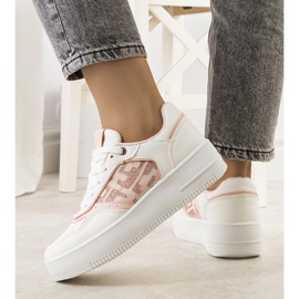 Zapatillas rosas en la plataforma de Coronel blanco 2